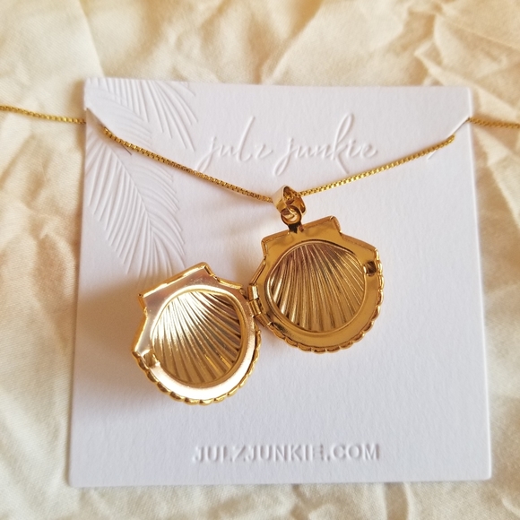 𝘑𝘜𝘓𝘡 𝘑𝘜𝘕𝘒𝘐𝘌 Shell Locket Necklace - Picture 4 of 6